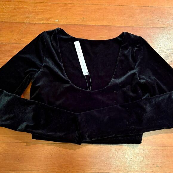 Susana Monaco Women's Black Velvet Long Sleeve Crop-top - Picture 2 of 3